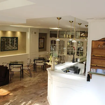 Alda A Boira 酒店 哈卡