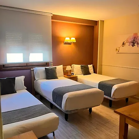 Alda A Boira 酒店 哈卡