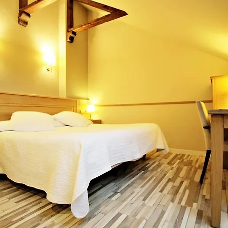 Alda A Boira 酒店 哈卡